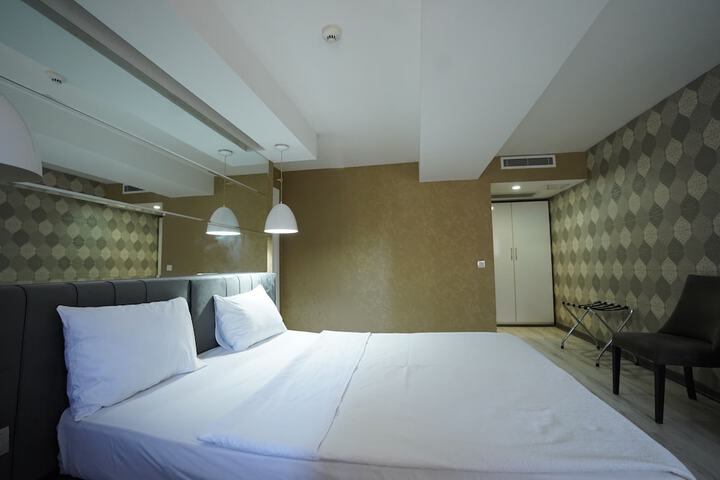 Room 17 of 31