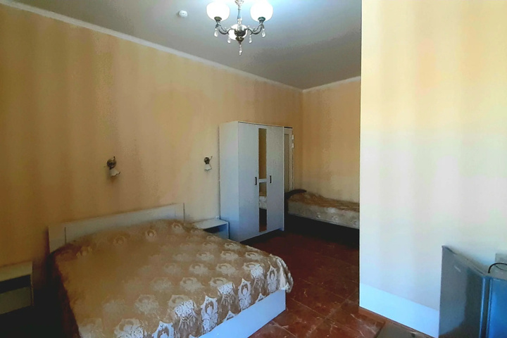 Room 5 of 7
