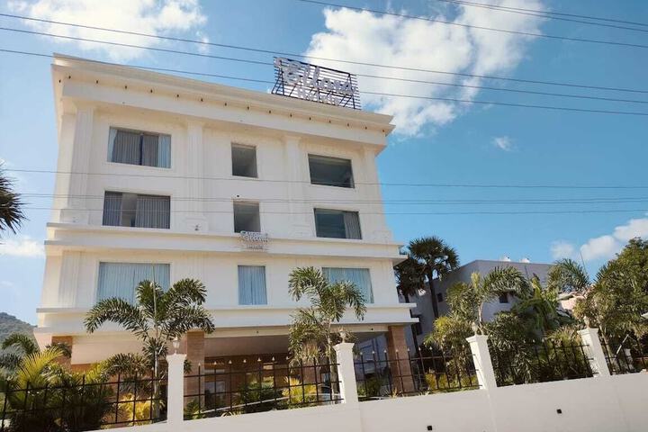 Hotel 75 of 103