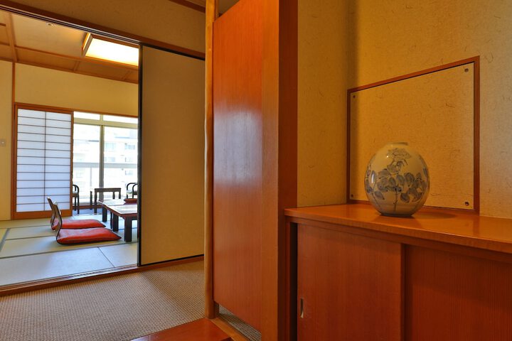 Room 4 of 43