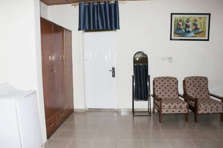 Room 5 of 12