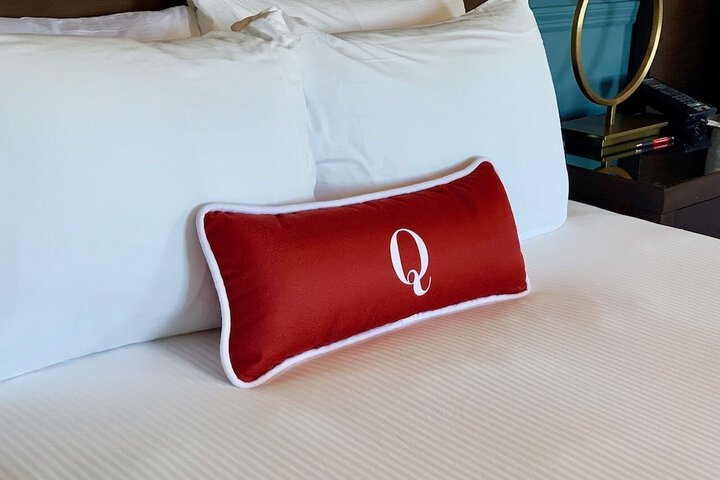 Single Queen Bed (6 of 9)