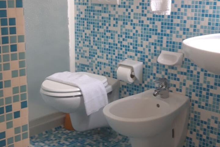 Room 10 of 53