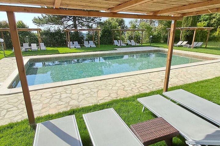 Pool 91 of 149