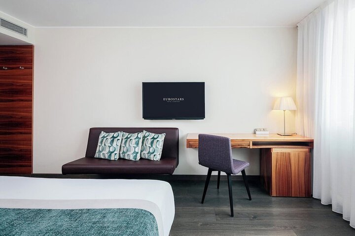 Room 14 of 50