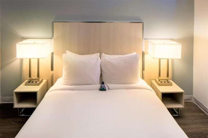 Room 9 of 28