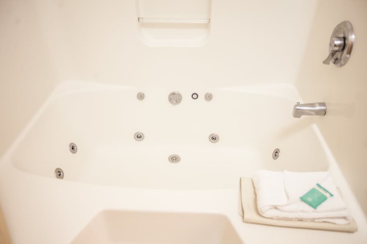 Hot Tub 54 of 88