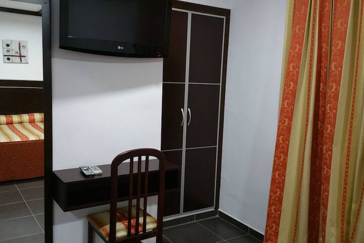 Room 9 of 36