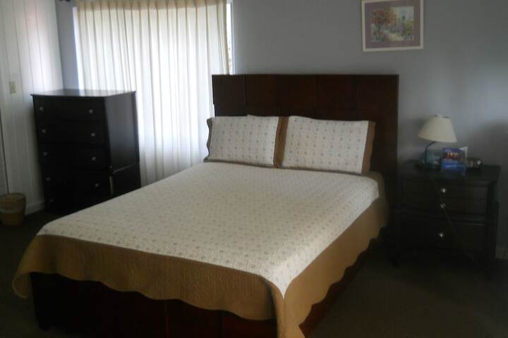 Room 2 of 93