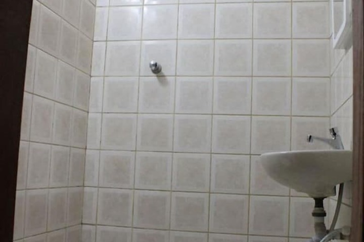 Room 6 of 8