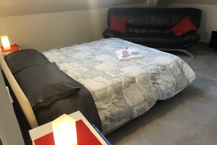 Room 10 of 32