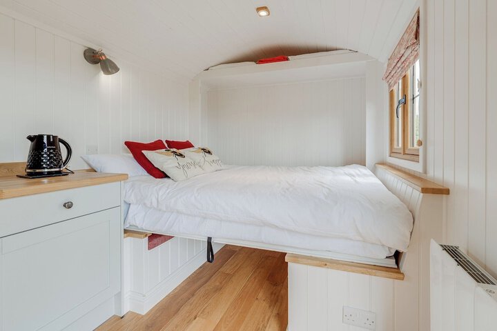 Room 2 of 11