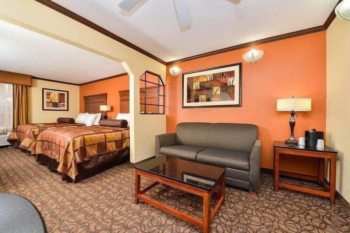 Room 9 of 18