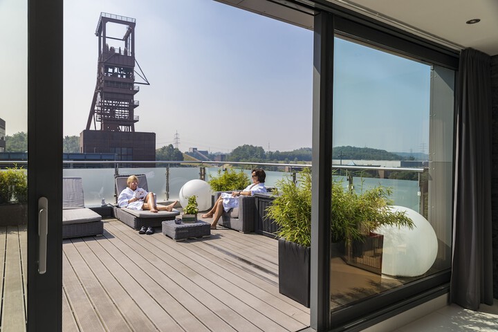 Sundeck 49 of 53