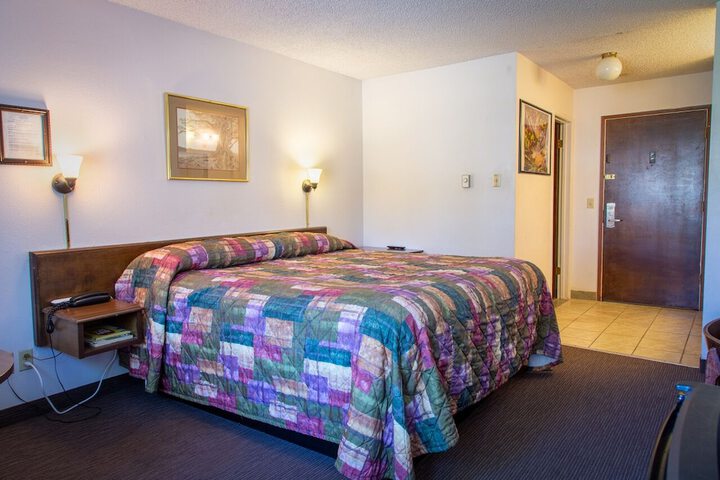 Room 33 of 60