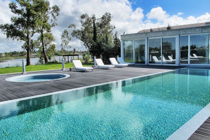 Pool 10 of 18