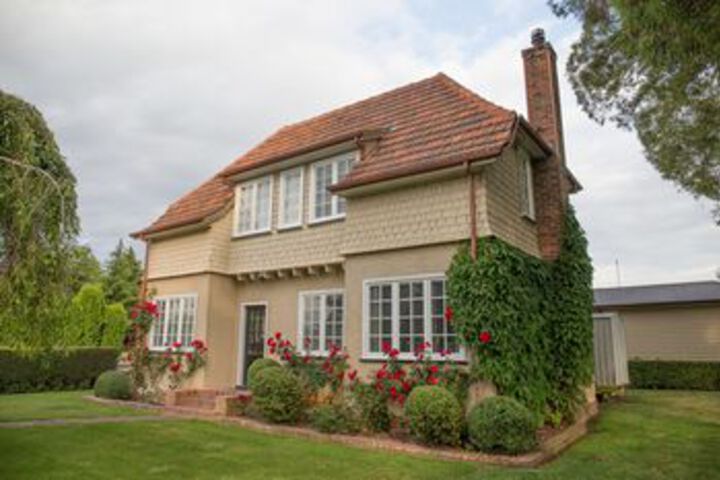Gatehouse Mana Lodge