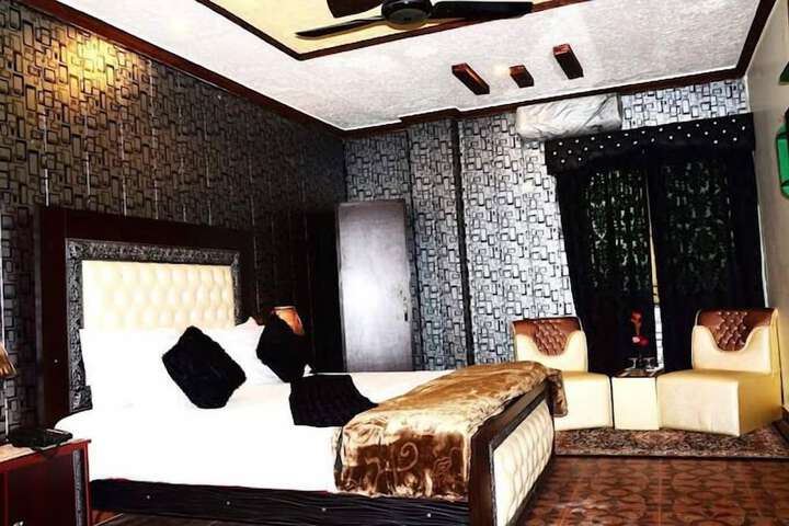 Room 3 of 8