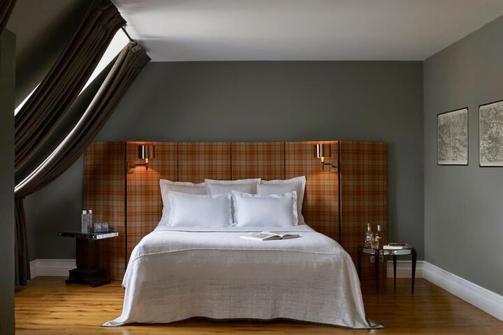 Room 25 of 60