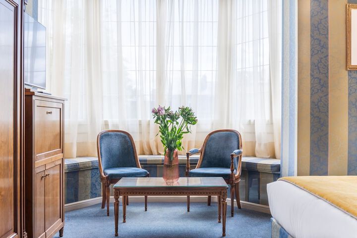 Room 32 of 59