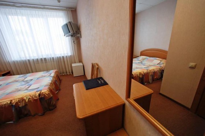 Room 11 of 40