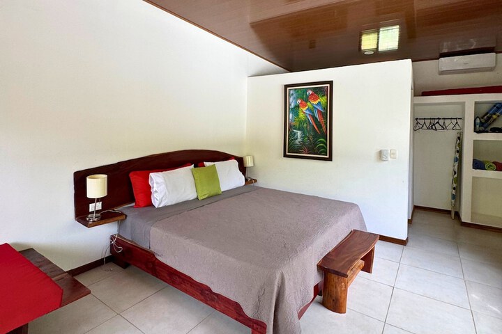 Room 16 of 193