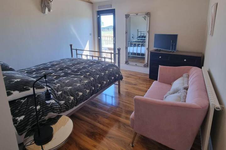 Room 4 of 20