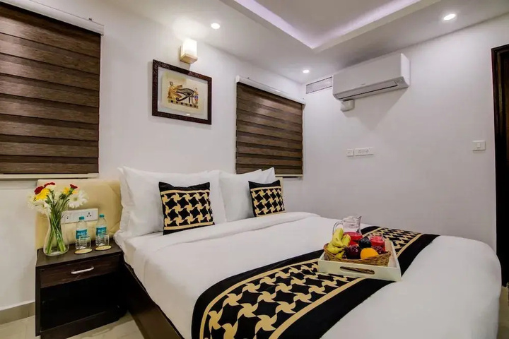 Room 2 of 8