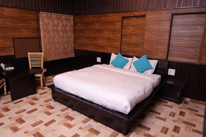 Room 15 of 76