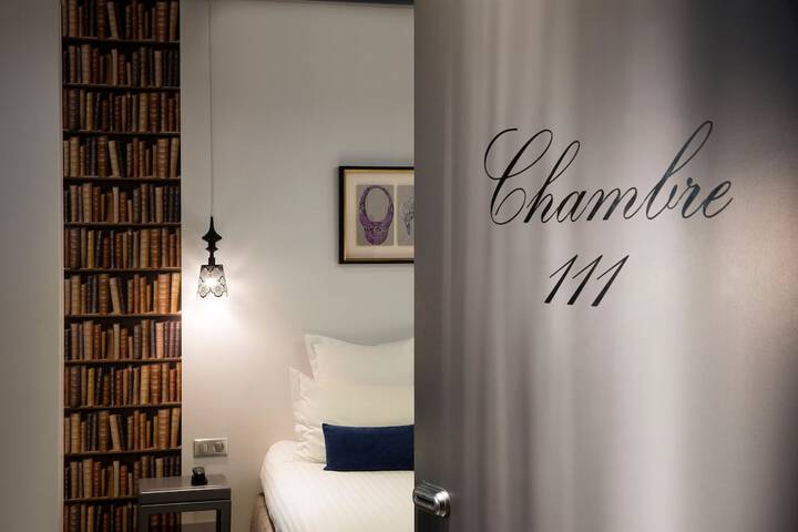 Room 10 of 90