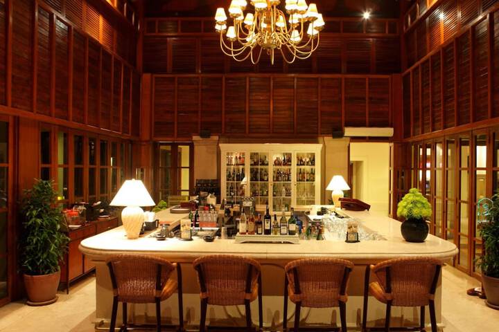 Lounge 183 of 209