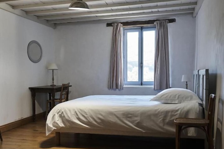 Room 13 of 28