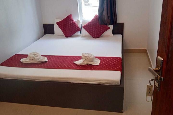 Room 5 of 17