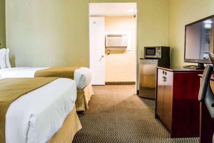 2 Double Beds (4 of 7)