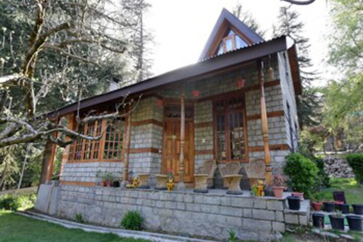 OYO 13351 Home Lavish 2BHK Hadimba Temple