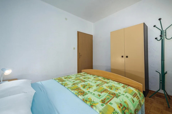 Room 5 of 15