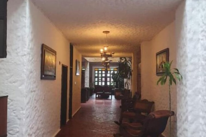 Room 10 of 16