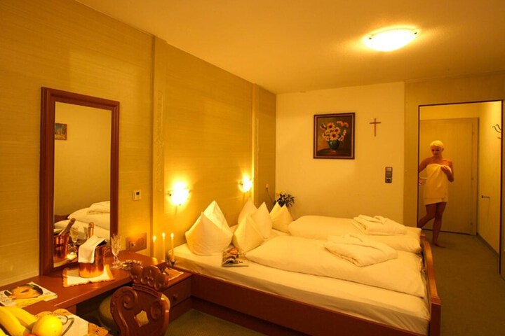 Room 10 of 61
