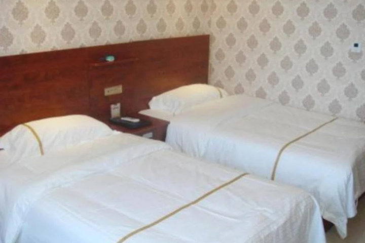 Room 4 of 7