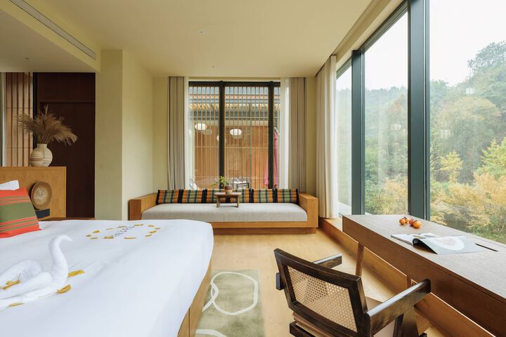 Room 25 of 47
