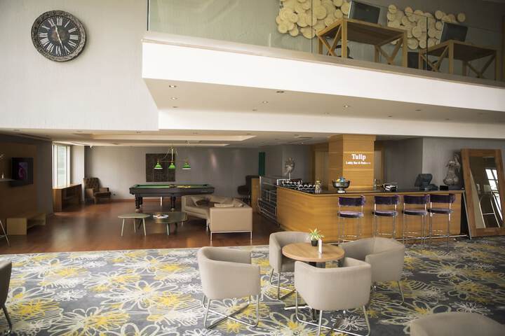 Entrance & Lobby