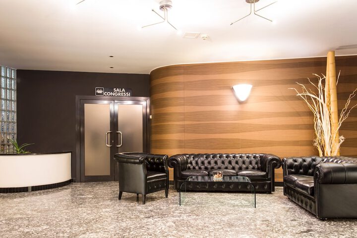 Entrance & Lobby