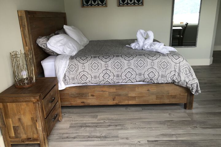 Room 10 of 102