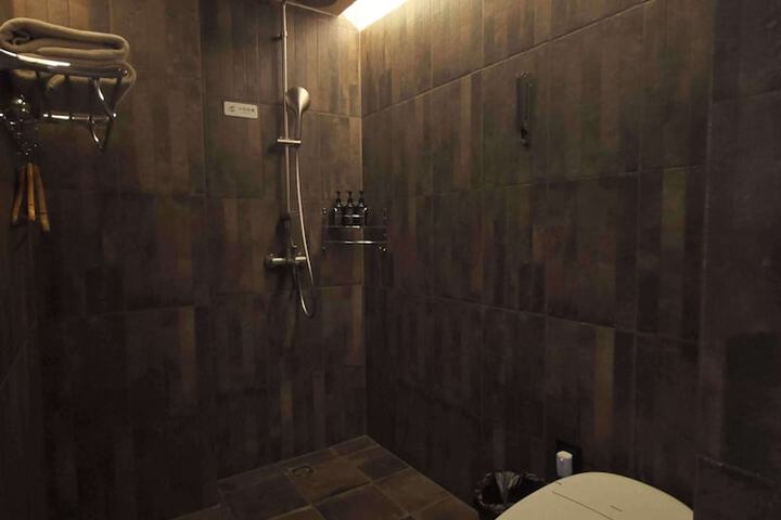 Room 64 of 78