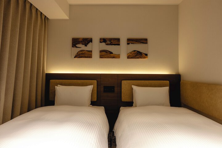 Room 27 of 35