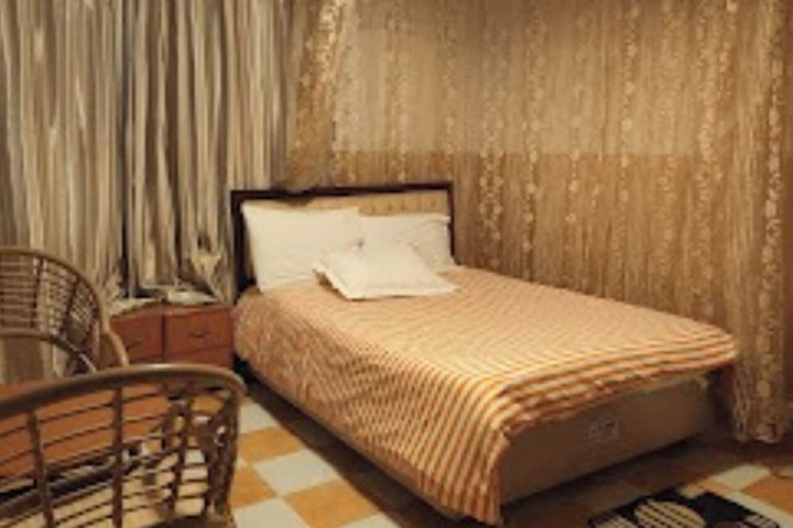Room 7 of 19