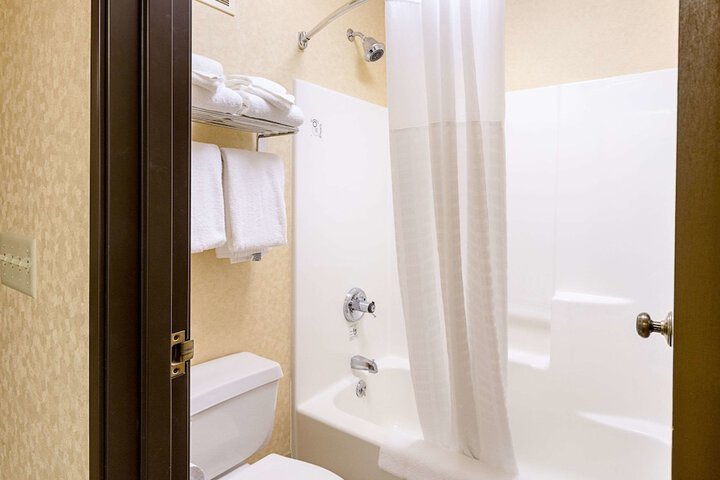 Double Bed Accessible (8 of 12)