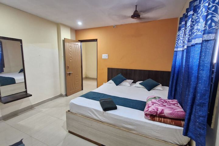 Room 4 of 28