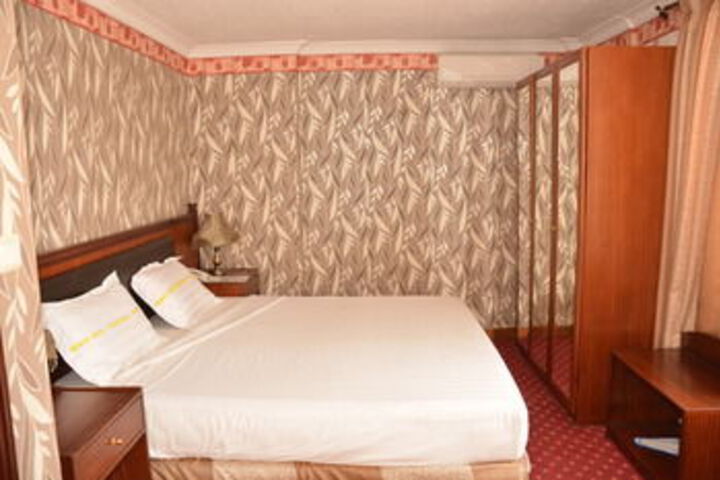 Room 12 of 22