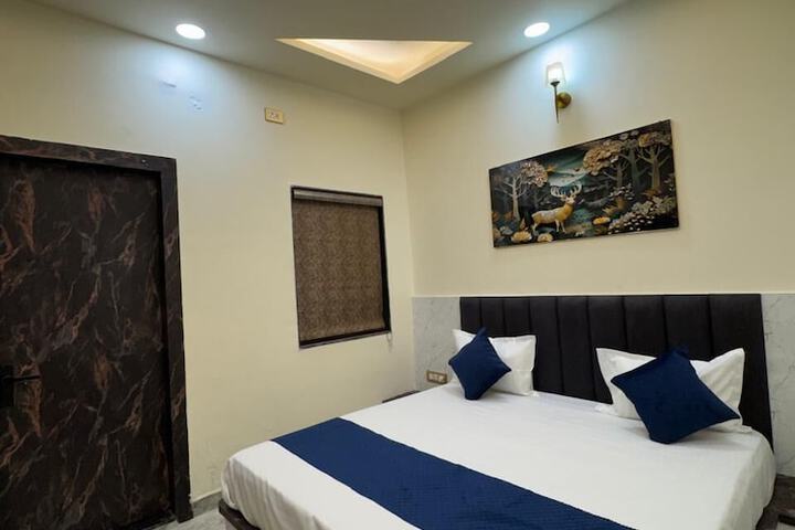 Room 16 of 31